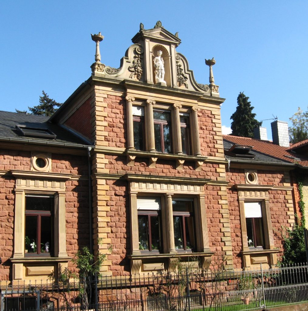 Haus aus der Gründerzeit /Landauer Ringstraßenarchitektur
