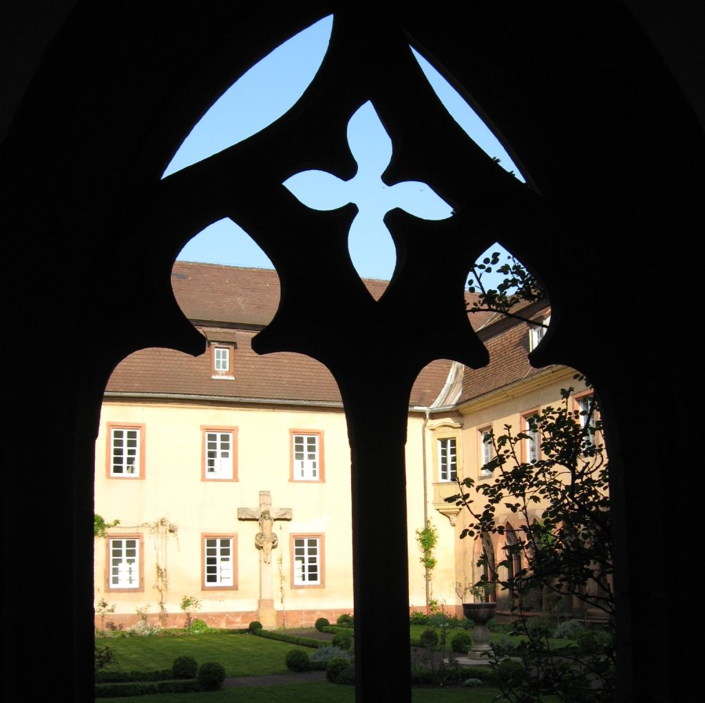 Foto aus dem Kreuzgang des ehemaligen Augustinerklosters