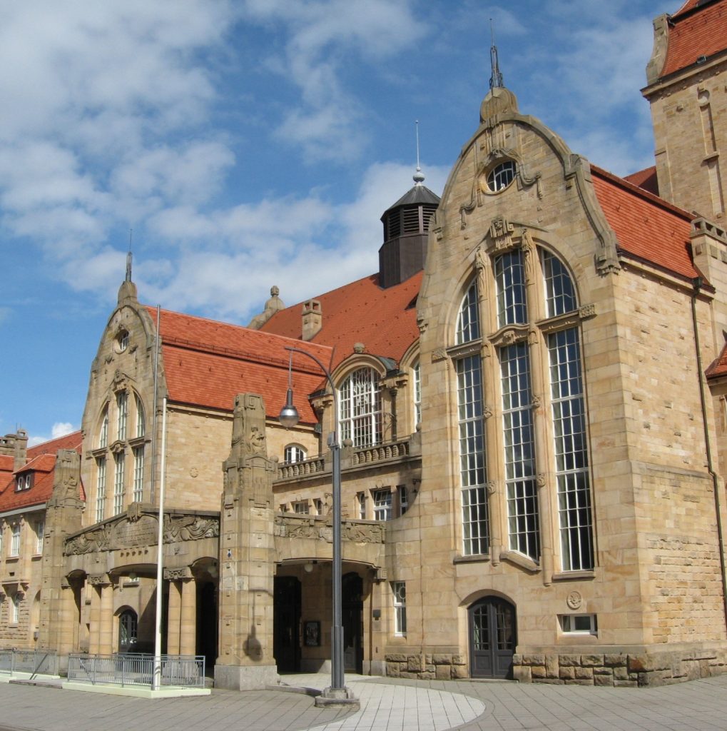 Foto des Portals der Festhalle in Landau