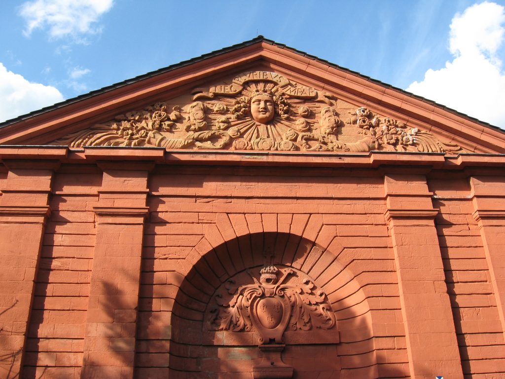 Nahaufnahme des Französischen Tors in Landau