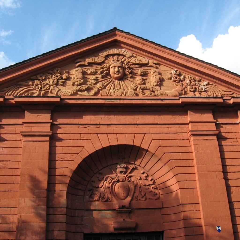 Nahaufnahme des Französischen Tors in Landau