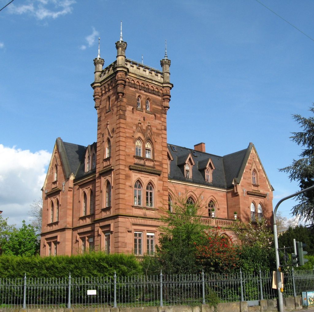 Foto des neugotischen Schlössels in Landau