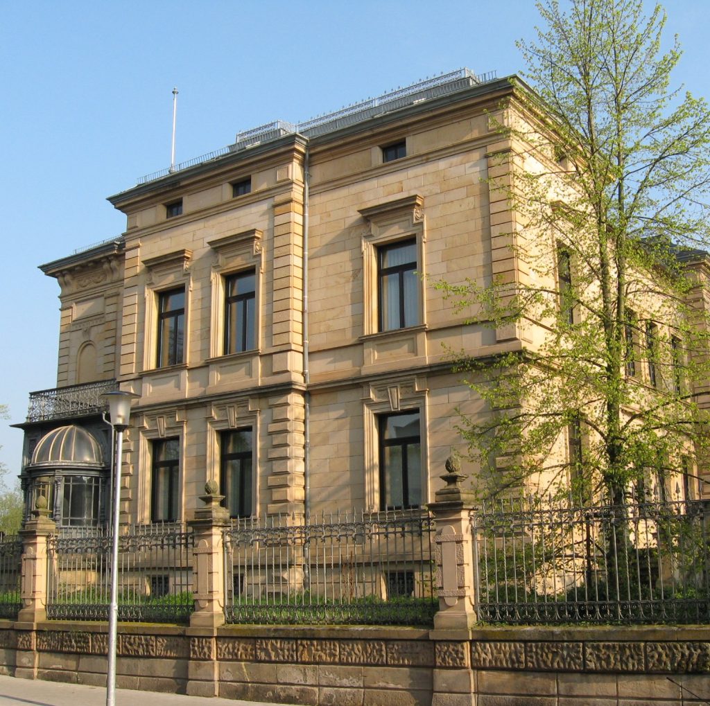 Foto der Villa Ufer in Landau (schlossartiger Neurenaissancebau)